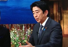 安倍搬起石頭要砸誰的腳？