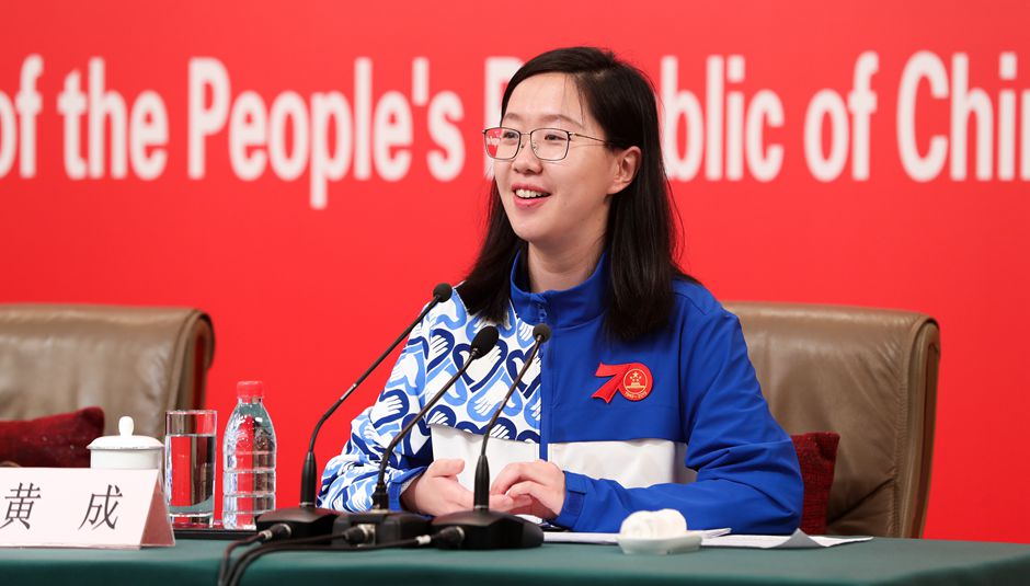 志愿者代表、清華大學(xué)經(jīng)濟管理學(xué)院四年級博士生黃成介紹相關(guān)情況