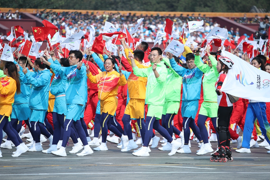 群眾大游行，歡樂的海洋！