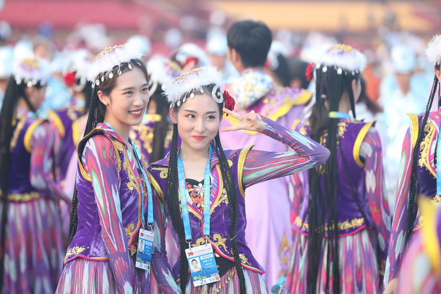 今晚，我們歡聚在天安門(mén)廣場(chǎng)