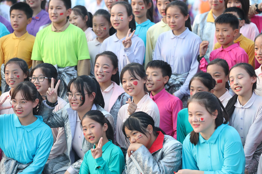 今晚，我們歡聚在天安門(mén)廣場(chǎng)