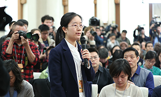人民日?qǐng)?bào)記者在會(huì)上提問