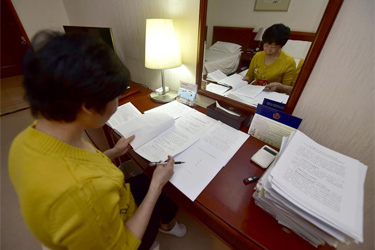 薛海英代表：關注農(nóng)民工權益和城市環(huán)境