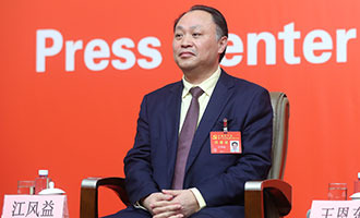 南昌大學(xué)黨委常委、副校長江風(fēng)益