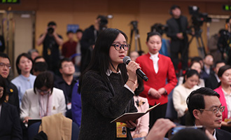 每日經(jīng)濟(jì)新聞?dòng)浾咛釂? /> </a>           
<p><a href=