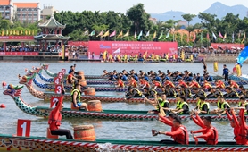 2018海峽兩岸龍舟賽開幕，53支隊(duì)伍競渡   組圖