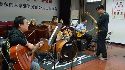 追夢中國人|侯孝輝：左手方向盤，右手麥克風