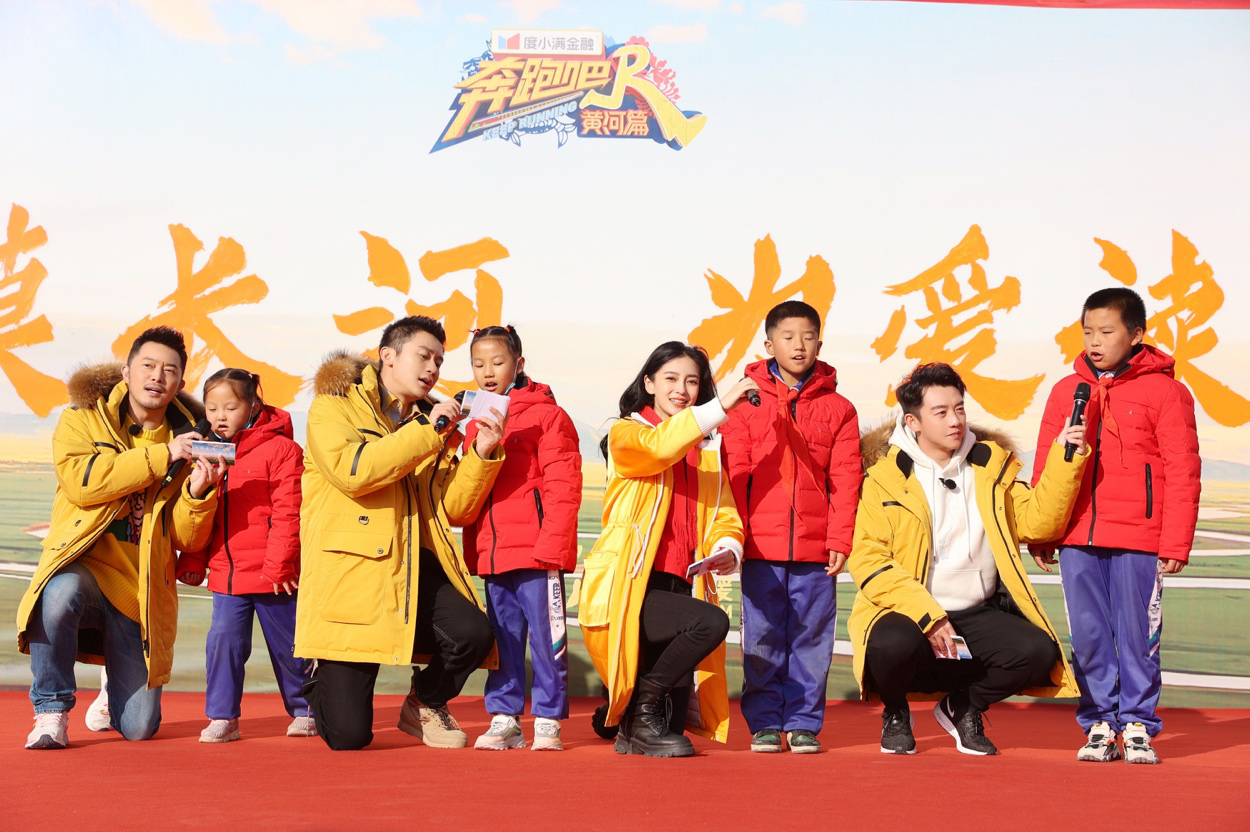 2020年11月18日，&ldquo;大漠長河，為愛讀詩&rdquo;多一克溫暖公益活動啟動儀式在寧夏中衛(wèi)市沙坡頭區(qū)郭灘學校舉行。&ldquo;跑男團&rdquo;成員李晨、楊穎、鄭愷、沙溢與&ldquo;多一克溫暖&rdquo;團隊攜手為學生們送去了海瀾之家的冬日溫暖。