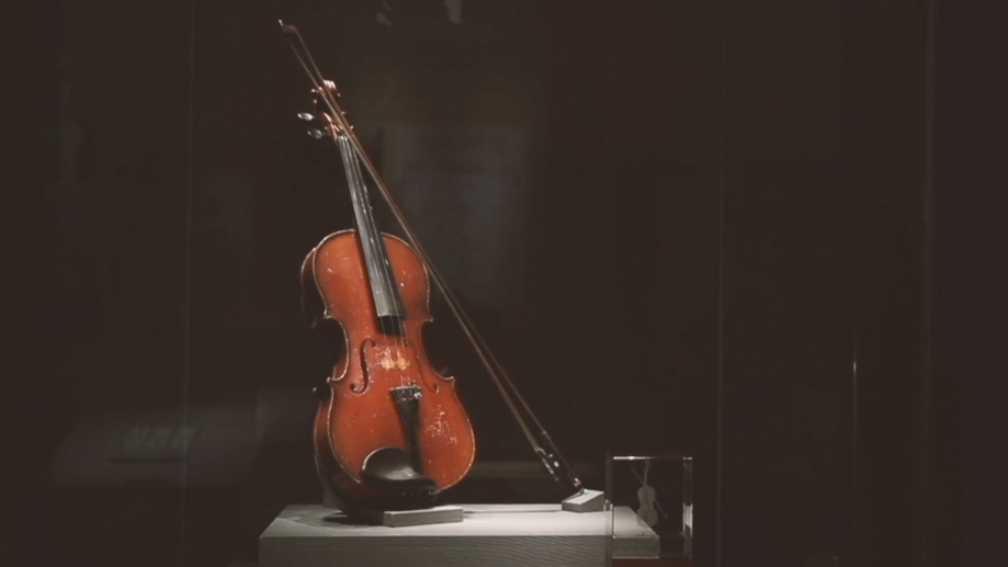 紅色百寶 奮斗百年丨第16集：一把琴，一個(gè)人，一首歌