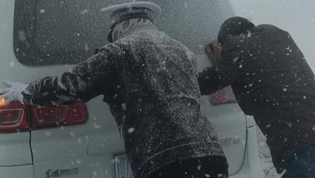 &ldquo;冰雕&rdquo;交警找到了！致敬戰(zhàn)斗在抗風(fēng)雪一線的交警