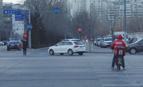 瘋狂&rdquo;外賣 板子應該打在誰身上？