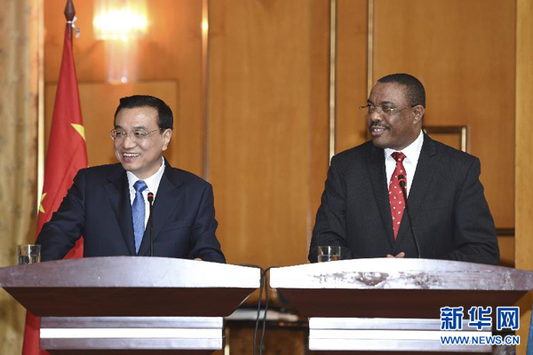 5月4日，國(guó)務(wù)院總理李克強(qiáng)在亞的斯亞貝巴與埃塞俄比亞總理海爾馬里亞姆舉行會(huì)談。這是會(huì)談后，李克強(qiáng)與海爾馬里亞姆共同會(huì)見記者。 新華社記者 李學(xué)仁 攝
