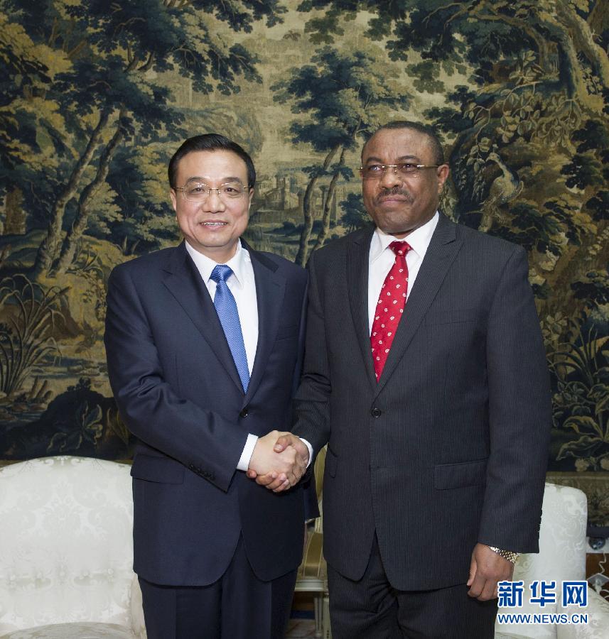 5月4日，中國國務(wù)院總理李克強在亞的斯亞貝巴與埃塞俄比亞總理海爾馬里亞姆舉行會談。  新華社記者 王曄 攝