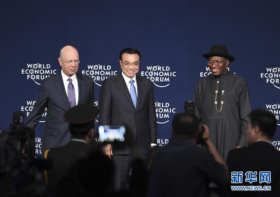 5月8日，中國(guó)國(guó)務(wù)院總理李克強(qiáng)在阿布賈出席第24屆世界經(jīng)濟(jì)論壇非洲峰會(huì)全會(huì)，發(fā)表題為《共同推動(dòng)非洲發(fā)展邁上新臺(tái)階》的特別致辭。新華社記者 李學(xué)仁 攝 