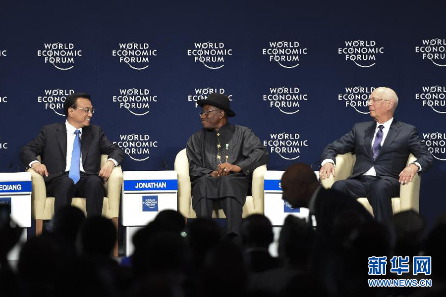 5月8日，中國(guó)國(guó)務(wù)院總理李克強(qiáng)在阿布賈出席第24屆世界經(jīng)濟(jì)論壇非洲峰會(huì)全會(huì)，發(fā)表題為《共同推動(dòng)非洲發(fā)展邁上新臺(tái)階》的特別致辭。新華社記者 李學(xué)仁 攝 