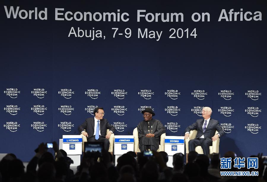  5月8日，中國國務(wù)院總理李克強(qiáng)在阿布賈出席第24屆世界經(jīng)濟(jì)論壇非洲峰會(huì)全會(huì)，發(fā)表題為《共同推動(dòng)非洲發(fā)展邁上新臺(tái)階》的特別致辭。新華社記者 李學(xué)仁 攝 