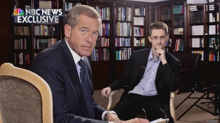 斯諾登稱，他曾作為美國中情局和國安局便衣特工在海外工作。