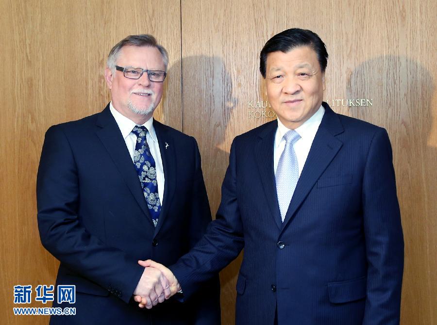 6月14日，中共中央政治局常委、中央書記處書記劉云山在芬蘭羅瓦涅米會見羅瓦涅米市長羅特沃寧。 新華社記者姚大偉攝