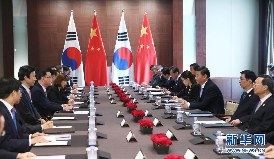 7月4日，國(guó)家主席習(xí)近平在首爾會(huì)見(jiàn)韓國(guó)總理鄭烘原。 新華社記者謝環(huán)馳攝 