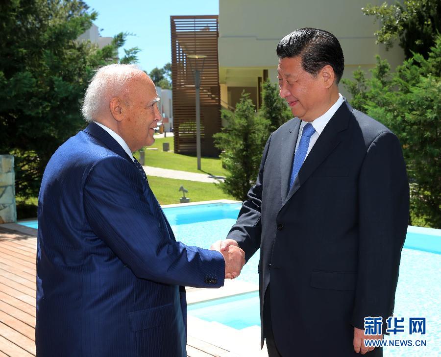 7月13日，中國(guó)國(guó)家主席習(xí)近平在希臘羅德島會(huì)見(jiàn)希臘總統(tǒng)帕普利亞斯。 新華社記者 蘭紅光 攝
