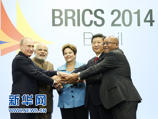 這是習(xí)近平同出席會(huì)晤的巴西總統(tǒng)羅塞夫、俄羅斯總統(tǒng)普京、印度總理莫迪、南非總統(tǒng)祖馬合影。新華社記者 蘭紅光 攝