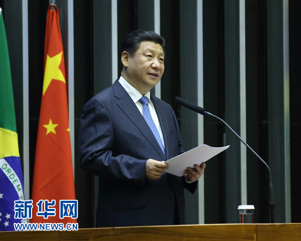 7月16日，國(guó)家主席習(xí)近平在巴西國(guó)會(huì)發(fā)表《弘揚(yáng)傳統(tǒng)友好共譜合作新篇》的演講。 新華社記者 蘭紅光 攝 