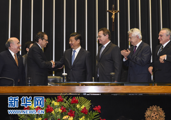 7月16日，國(guó)家主席習(xí)近平在巴西國(guó)會(huì)發(fā)表《弘揚(yáng)傳統(tǒng)友好共譜合作新篇》的演講。 新華社記者 李學(xué)仁 攝 