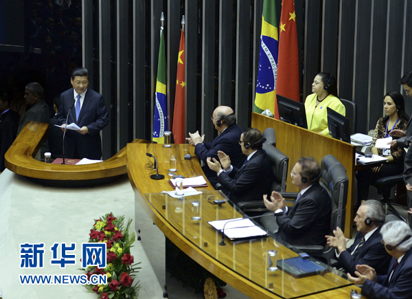 7月16日，國(guó)家主席習(xí)近平在巴西國(guó)會(huì)發(fā)表《弘揚(yáng)傳統(tǒng)友好共譜合作新篇》的演講。 新華社記者 劉建生 攝