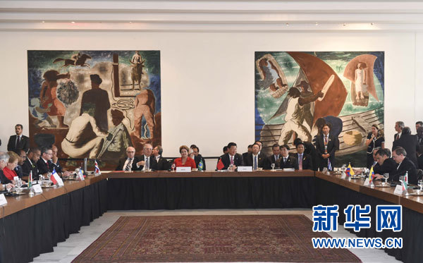 當(dāng)?shù)貢r(shí)間7月17日，國家主席習(xí)近平出席在巴西利亞舉行的中國－拉美和加勒比國家領(lǐng)導(dǎo)人會(huì)晤。 新華社記者 李學(xué)仁 攝