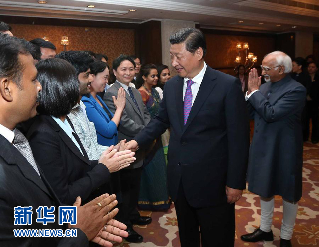 9月18日，國家主席習(xí)近平在印度世界事務(wù)委員會發(fā)表題為《攜手追尋民族復(fù)興之夢》的重要演講。演講結(jié)束后，習(xí)近平接見中印兩國青年代表。新華社記者 龐興雷 攝