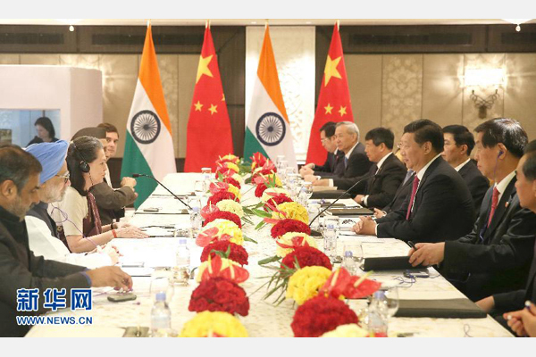 9月19日，國家主席習(xí)近平在新德里會見印度國大黨主席索尼婭&middot;甘地和前總理辛格。 新華社記者姚大偉攝