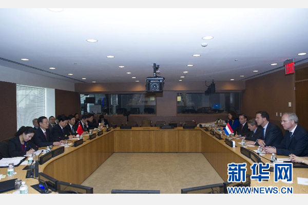 9月23日，出席聯(lián)合國氣候峰會的國家主席習(xí)近平特使、國務(wù)院副總理張高麗在紐約聯(lián)合國總部會見荷蘭首相呂特。 新華社記者 王曄 攝 