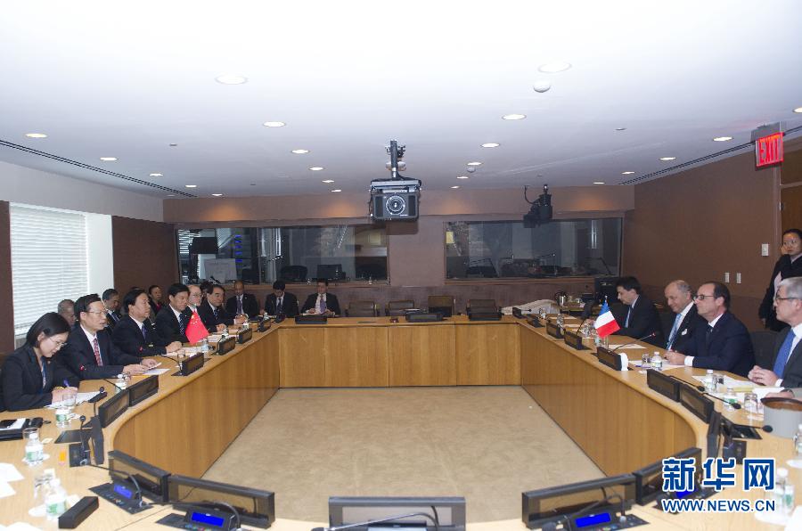 9月23日，出席聯(lián)合國(guó)氣候峰會(huì)的國(guó)家主席習(xí)近平特使、國(guó)務(wù)院副總理張高麗在紐約聯(lián)合國(guó)總部會(huì)見(jiàn)法國(guó)總統(tǒng)奧朗德。 新華社記者 王曄 攝