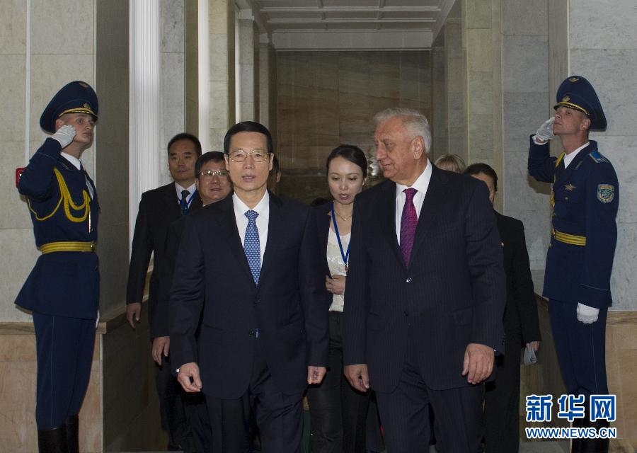 9月27日，應(yīng)邀訪問白俄羅斯的國務(wù)院副總理張高麗在明斯克同白俄羅斯總理米亞斯尼科維奇舉行會談。 新華社記者王曄攝