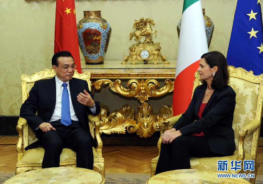 10月15日，中國(guó)國(guó)務(wù)院總理李克強(qiáng)在羅馬會(huì)見(jiàn)意大利眾議長(zhǎng)博爾德里尼。 新華社記者饒愛(ài)民攝