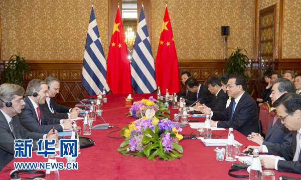10月16日，中國國務(wù)院總理李克強(qiáng)在意大利米蘭會見希臘總理薩馬拉斯。 新華社記者 謝環(huán)馳 攝