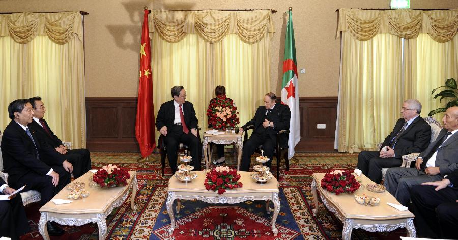 11月2日，正在阿爾及利亞進(jìn)行正式友好訪問的全國(guó)政協(xié)主席俞正聲在阿爾及爾會(huì)見阿總統(tǒng)布特弗利卡。 新華社記者 張鐸 攝