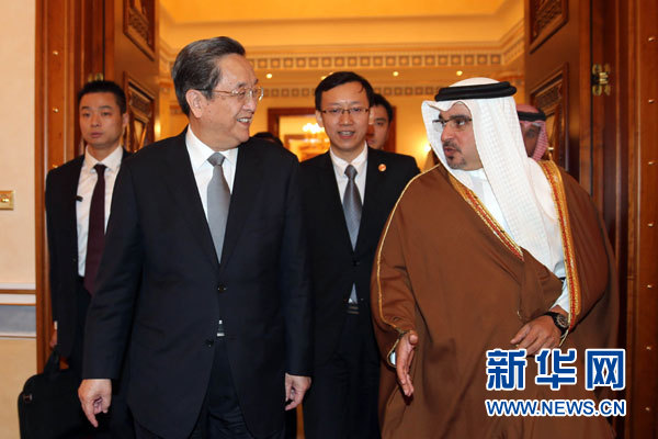 11月6日，正在巴林進(jìn)行正式友好訪問的全國政協(xié)主席俞正聲在麥納麥會見巴林王儲薩勒曼。 新華社記者劉衛(wèi)兵攝