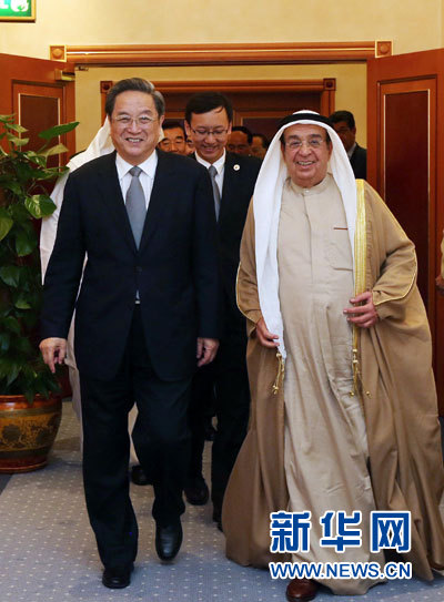 11月6日，正在巴林進(jìn)行正式友好訪問的全國政協(xié)主席俞正聲在麥納麥會見巴林副首相穆罕默德。 新華社記者劉衛(wèi)兵攝