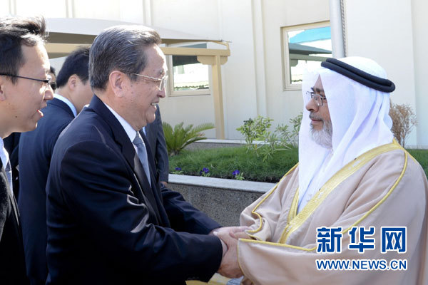 11月6日，正在巴林進(jìn)行正式友好訪問的全國政協(xié)主席俞正聲在麥納麥會見巴林國民議會議長兼眾議長扎赫拉尼。 新華社記者 張鐸 攝