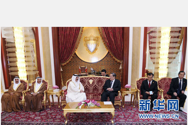 11月6日，正在巴林進(jìn)行正式友好訪問的全國政協(xié)主席俞正聲在麥納麥會見巴林國王哈馬德。 新華社記者 張鐸 攝