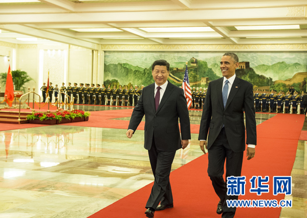 11月12日，國(guó)家主席習(xí)近平在北京人民大會(huì)堂舉行歡迎儀式，歡迎美國(guó)總統(tǒng)奧巴馬對(duì)中國(guó)進(jìn)行國(guó)事訪問。 新華社記者 李學(xué)仁 攝