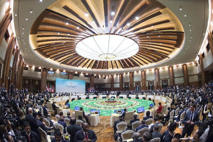  11月13日，中國(guó)國(guó)務(wù)院總理李克強(qiáng)在緬甸內(nèi)比都出席第九屆東亞峰會(huì)。 新華社記者 王曄 攝