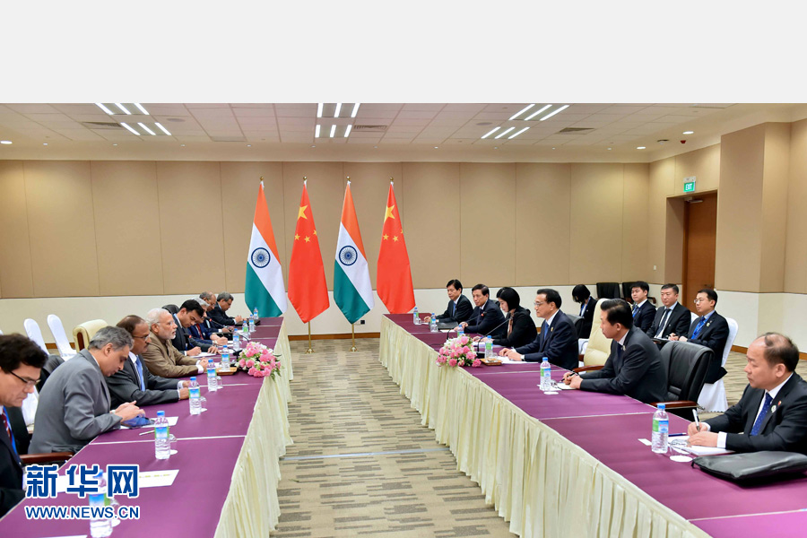 11月13日，中國國務(wù)院總理李克強(qiáng)在緬甸內(nèi)比都會(huì)見印度總理莫迪。 新華社記者 李濤 攝