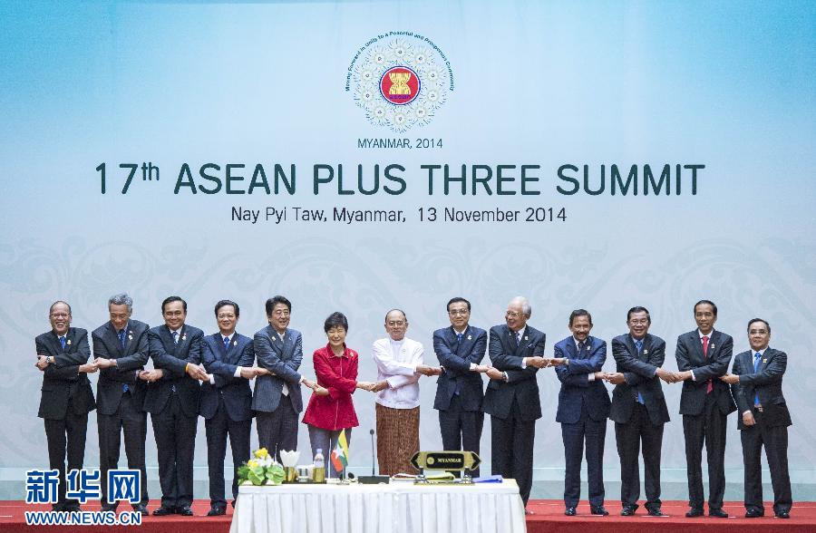 11月13日，中國(guó)國(guó)務(wù)院總理李克強(qiáng)在緬甸首都內(nèi)比都出席第17次東盟與中日韓（10+3）領(lǐng)導(dǎo)人會(huì)議。 新華社記者 王曄 攝