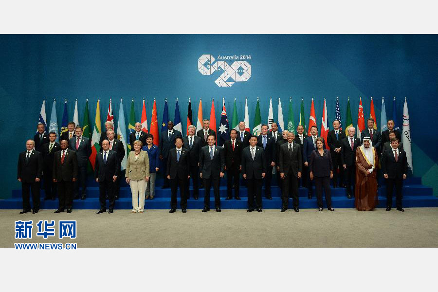 11月15日，二十國集團領導人第九次峰會在澳大利亞布里斯班舉行。國家主席習近平出席會議并發(fā)表題為《推動創(chuàng)新發(fā)展實現(xiàn)聯(lián)動增長》的重要講話。這是習近平主席同與會領導人合影。 新華社記者 馬占成 攝