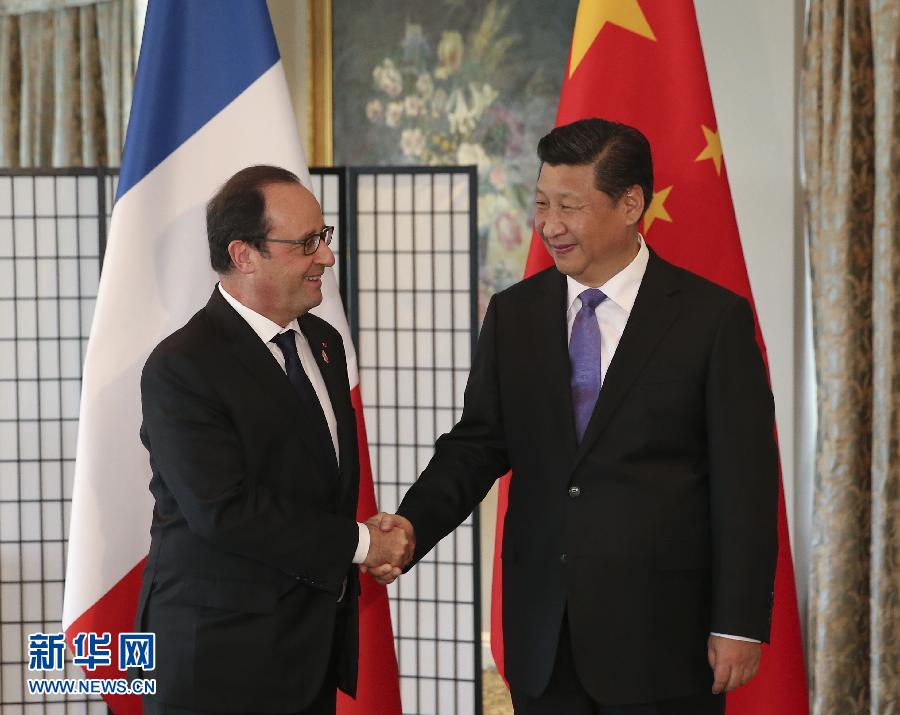 11月16日，國(guó)家主席習(xí)近平在澳大利亞布里斯班會(huì)見(jiàn)法國(guó)總統(tǒng)奧朗德。 新華社記者丁林?jǐn)z 