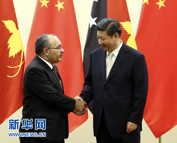 11月22日，國家主席習(xí)近平在斐濟(jì)楠迪會見巴布亞新幾內(nèi)亞總理奧尼爾。 新華社記者姚大偉攝 