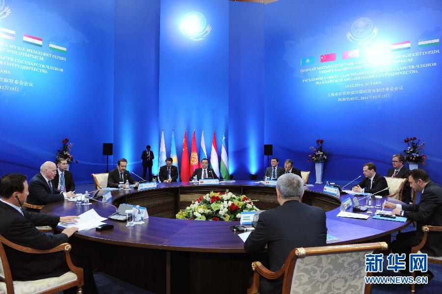 12月15日，中國(guó)國(guó)務(wù)院總理李克強(qiáng)在阿斯塔納出席上海合作組織成員國(guó)政府首腦理事會(huì)第十三次會(huì)議。 新華社記者 饒愛民 攝 