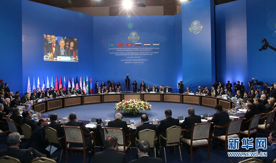 12月15日，中國(guó)國(guó)務(wù)院總理李克強(qiáng)在阿斯塔納出席上海合作組織成員國(guó)政府首腦理事會(huì)第十三次會(huì)議。 新華社記者 龐興雷 攝